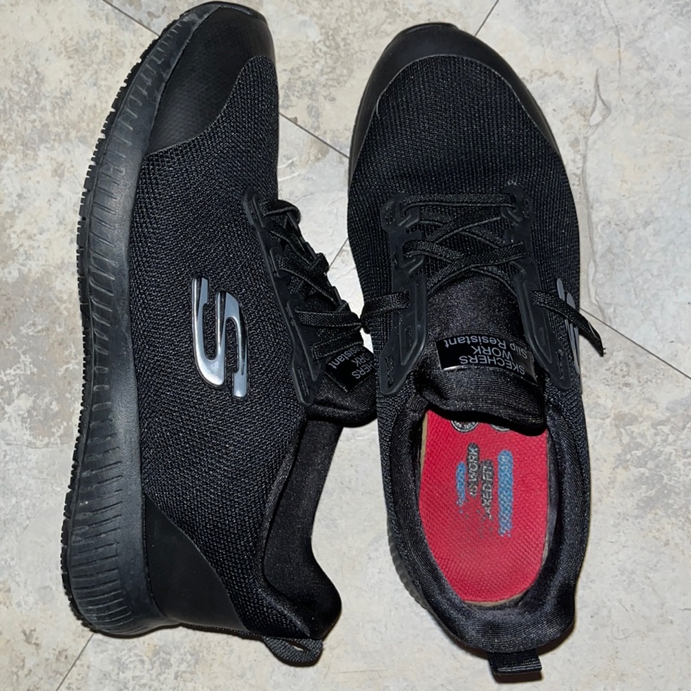 Black NON SLIP sketchers *smoke free home*